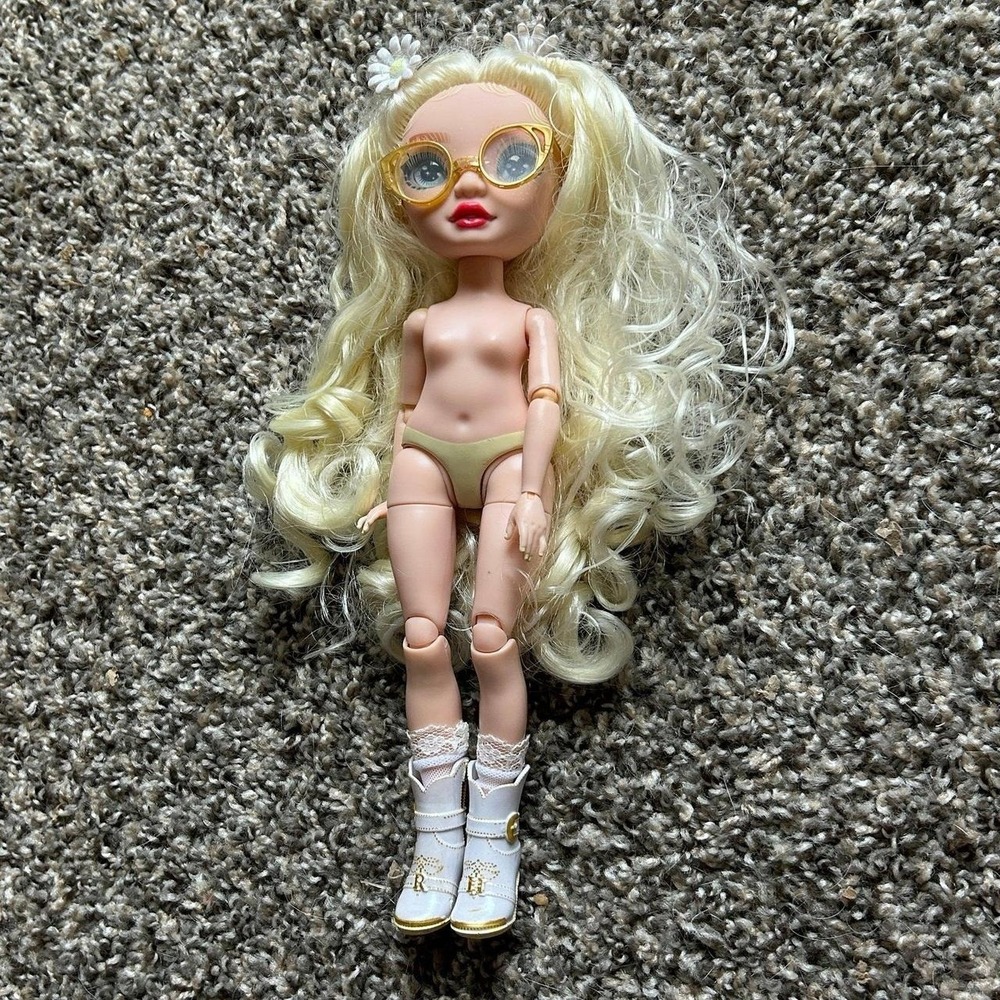 Rainbow High Fashion Doll Delilah Fields Series 4 Articulated with Accessories - Picture 1 of 4